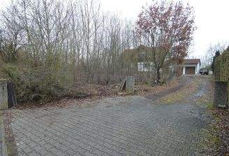 Einfahrt auf das Grundstück