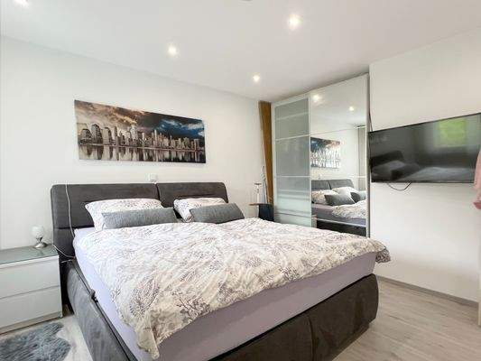 Exklusiv renovierte 4ZKB mit Balkon &amp; PKW- Stellpl