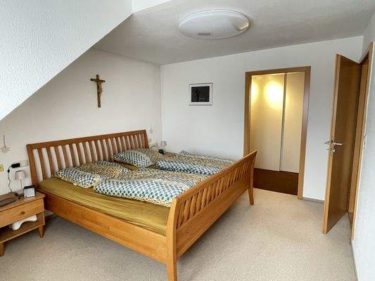 Schlafzimmer mit Ankleide