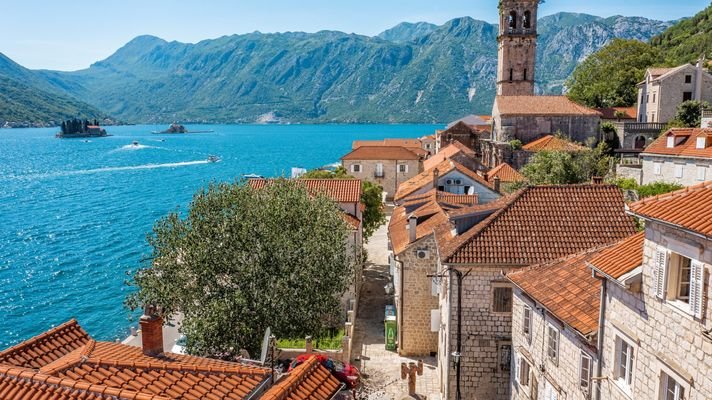 31 - Kotor, Perast - half-a-millennium old stone house on the first line to the sea