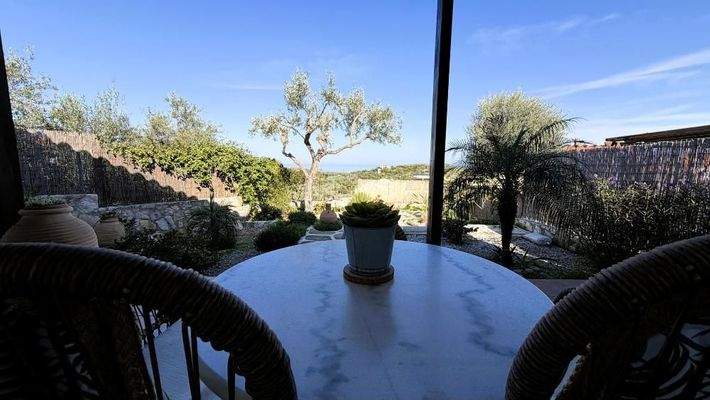 Kreta, Apokoronas: Wunderschönes 2-Schlafzimmer-Haus mit Meerblick, Garten und Dachterrasse in Plaka bei Chania