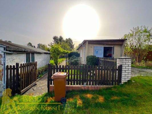 Ansicht von vorn auf die Garage - Müll wird auch abgeholt :-)