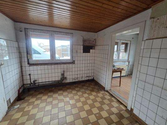 Küche im EG mit neuen Fenstern