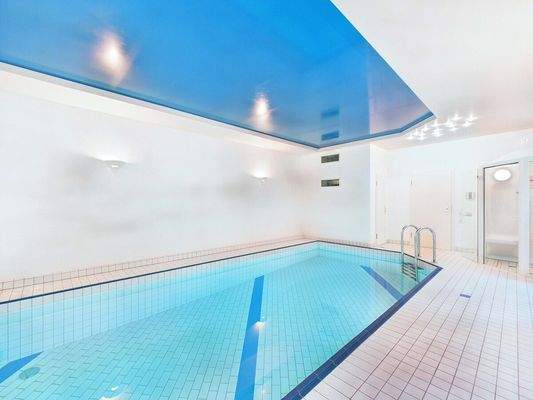 Villa mit Parkgrundstück und Pool in Beaumarais