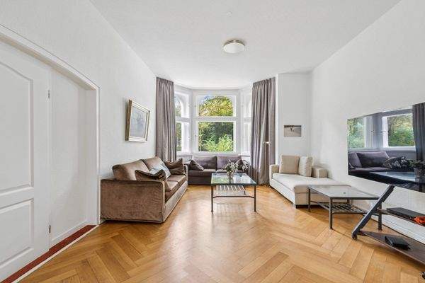 Wohnzimmer mit Zugang ins ehemalige "Blumenzimmer"