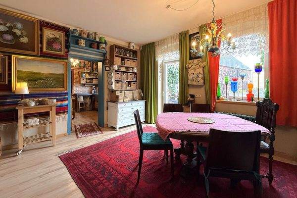 gemütliches Esszimmer mit Zugang zur Terrasse