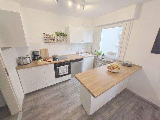 gr. Küche mit Essbereich