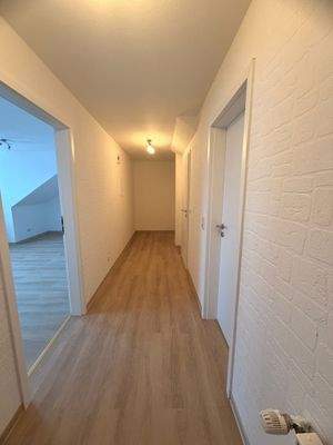 Flur Sicht richtung Eingangstür