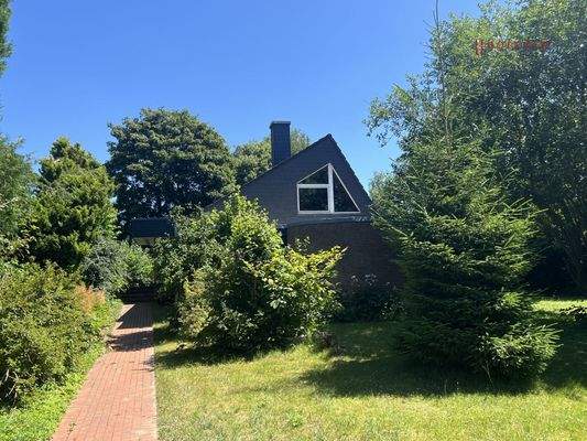 Westansicht mit Zuwegung