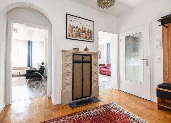 Flur mit Kachelofen.jpg