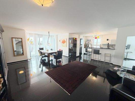 Wohn - und Esszimmer 