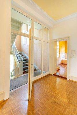 Eingangsbereich Hochparterre über das Treppenhaus