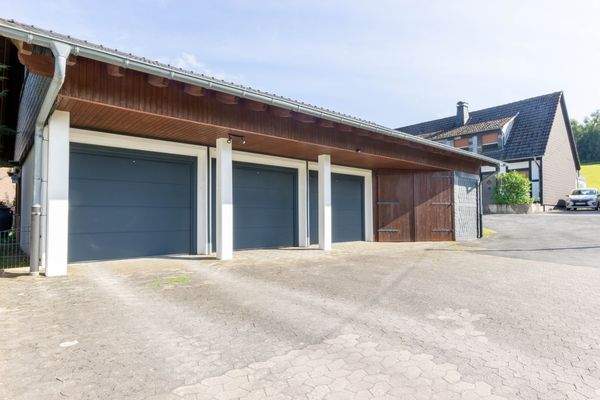 Garagen mit Nebenräumen