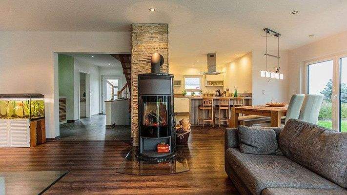 Wohnzimmer mit Kamin