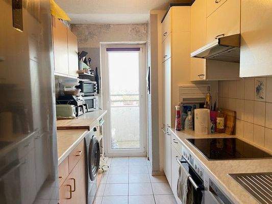 Küche mit Einbauküche