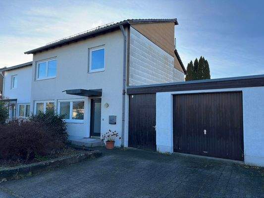 Außenansicht Nord mit Garage 