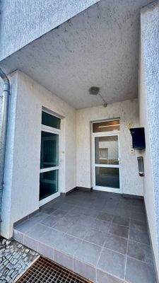 Wohn- und Gewerbeeingang