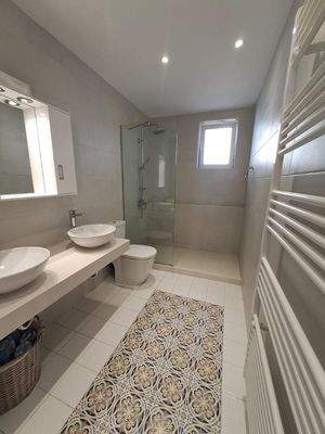 Kreta, Kalyves: Elegante neoklassizistische Villa am Meer zu verkaufen