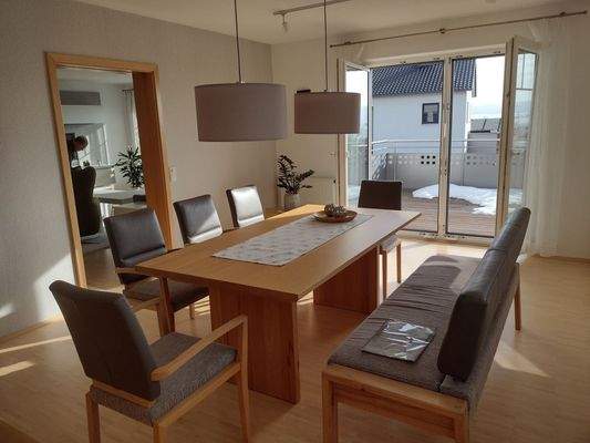 Esszimmer mit Balkonzugang