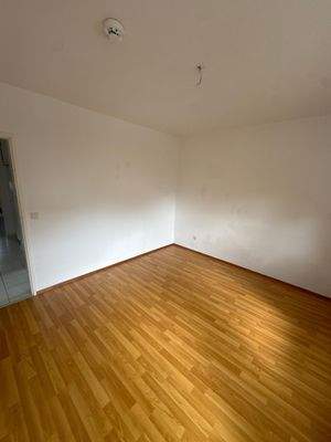 Leeres Zimmer mit Parkett