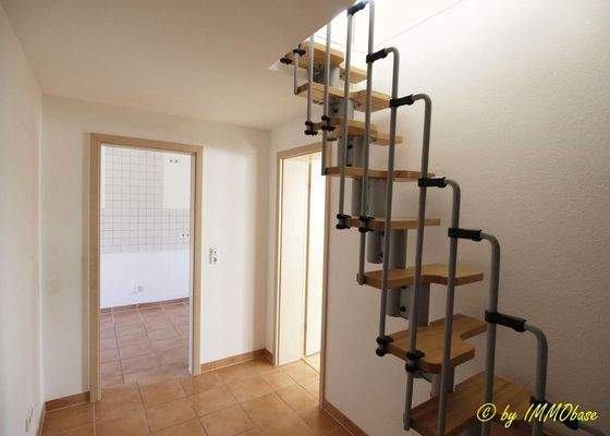 Flur mit Raumspartreppe