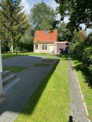 Zufahrt und Stellplätze