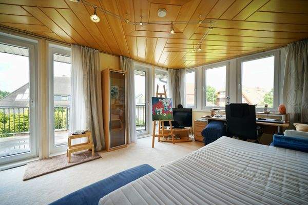 Zimmer mit Zugang zum Balkon