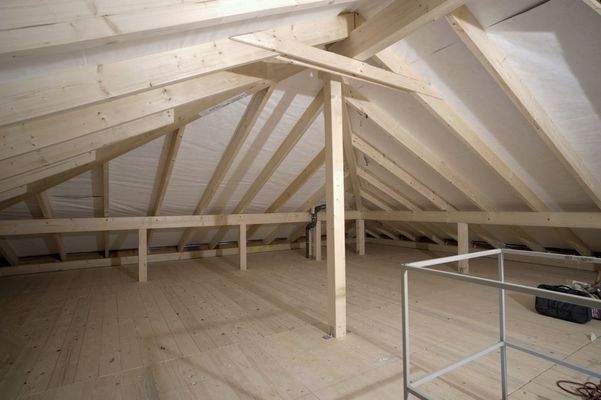 Großes Dachgeschoss