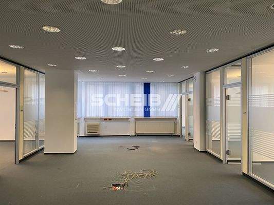 mehrere einzelene Büroräume