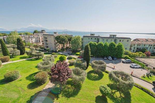 Blick in Gartenanlage