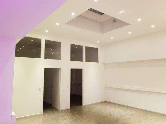 Grosser Raum mit ca. 38qm  und Oberlicht