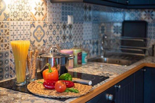 kitchen counter apt 1.jpg