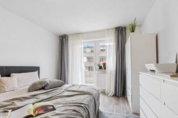 Schlafzimmer mit Balkonzugang