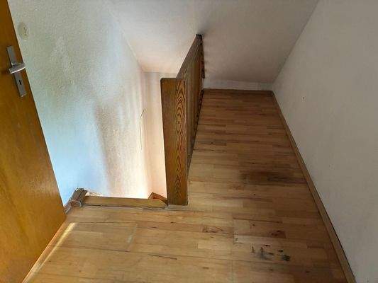 14. Aufgang zum DG.jpeg