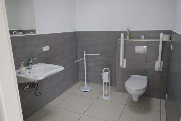 Kunden WC Gebäude 1