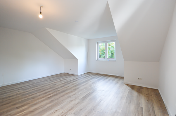 Studio mit Gaube zum Garten