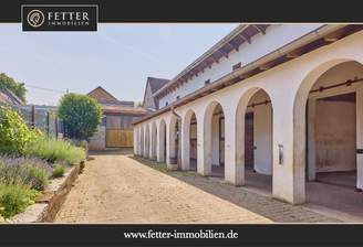 01 Stallgebäude.png