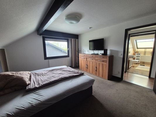 Schlafzimmer OG.jpg