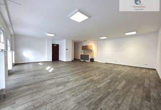 Großes lichtdurchflutetes Büro Loft