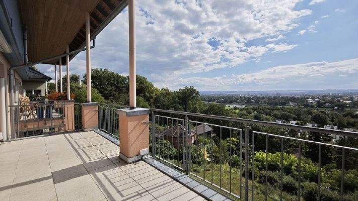 großzügiger Balkon