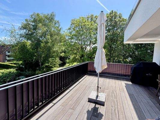 Dachterrasse mit Blick ins Grüne