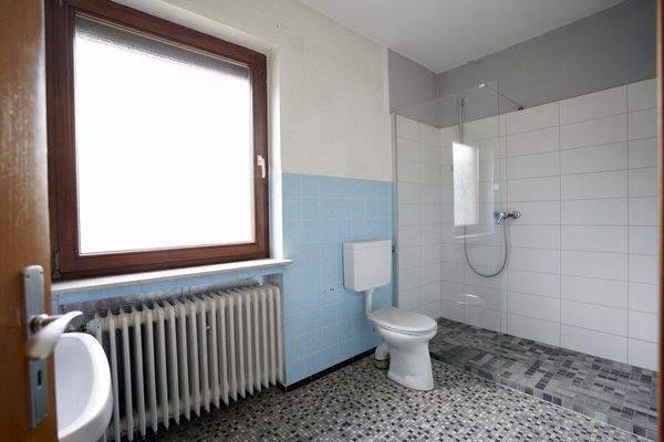 Duschbad mit neuer Duschecke aus 2021