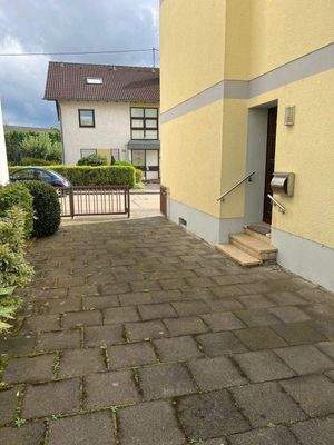 Zufahrt und Hauseingang