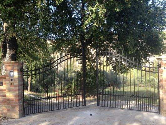 Handgeschmiedetes Einfahrtstor