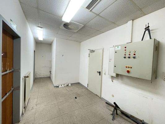 überzählig 10403 Ladenlokal EG rechts Raum2 (2)