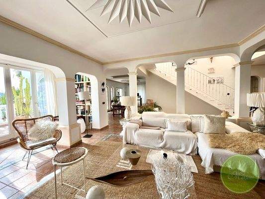 1 Etage: Wohnbereich mit Kamin