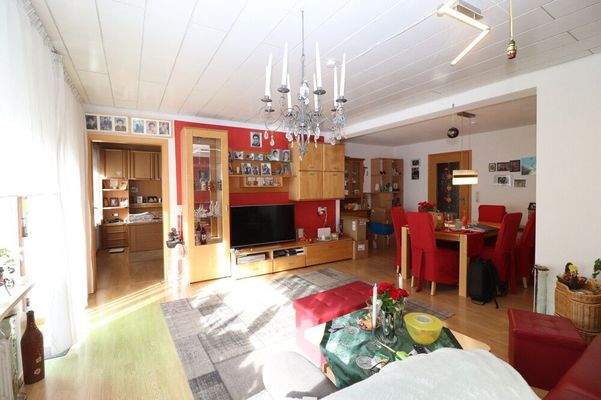 Wohnzimmer mit Zugang zum Elternschlafzimmer