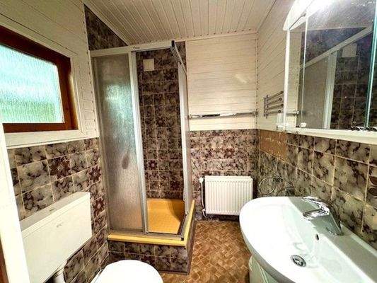 Duschbad mit Tageslichtfenster