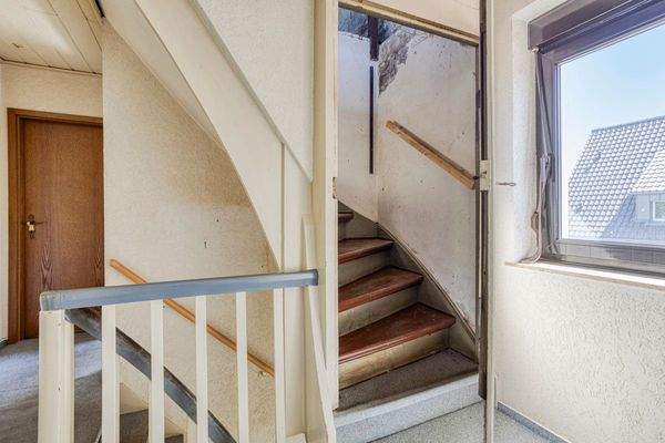 Treppenhaus zum Dachgeschoss
