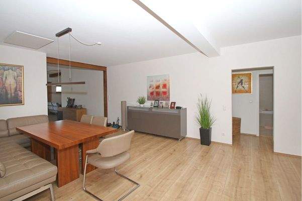 Blick in das Esszimmer im Obergeschoss